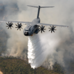 Un Airbus A400M transformé en bombardier d&rsquo;eau intervient contre les incendies en Gironde